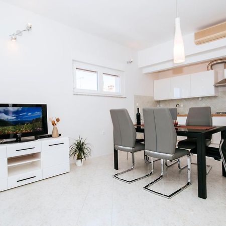 Bayshore Apartment Zara Esterno foto