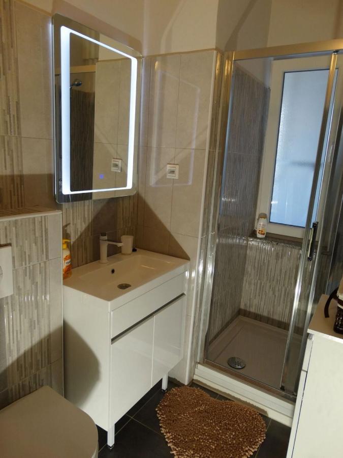 Bayshore Apartment Zara Esterno foto