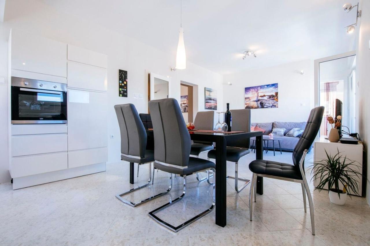 Bayshore Apartment Zara Esterno foto