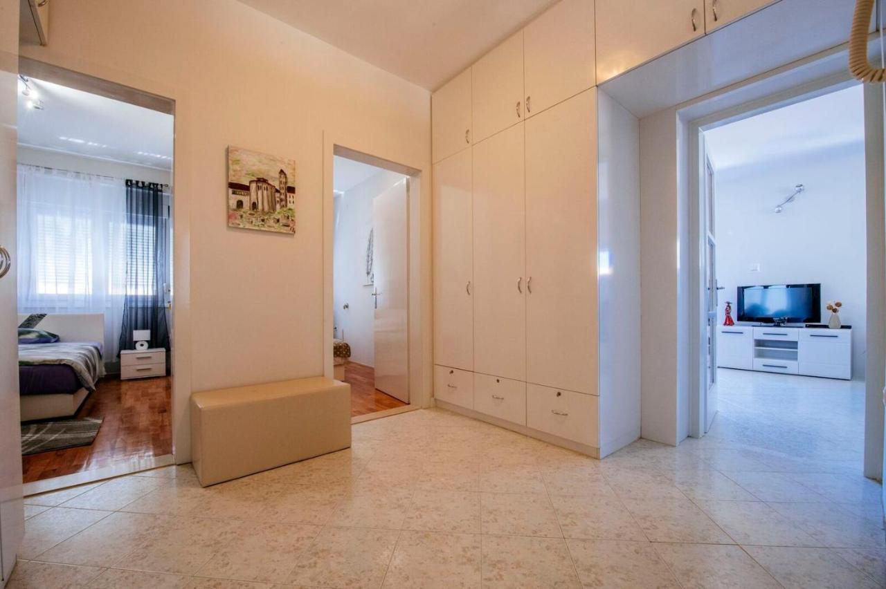 Bayshore Apartment Zara Esterno foto
