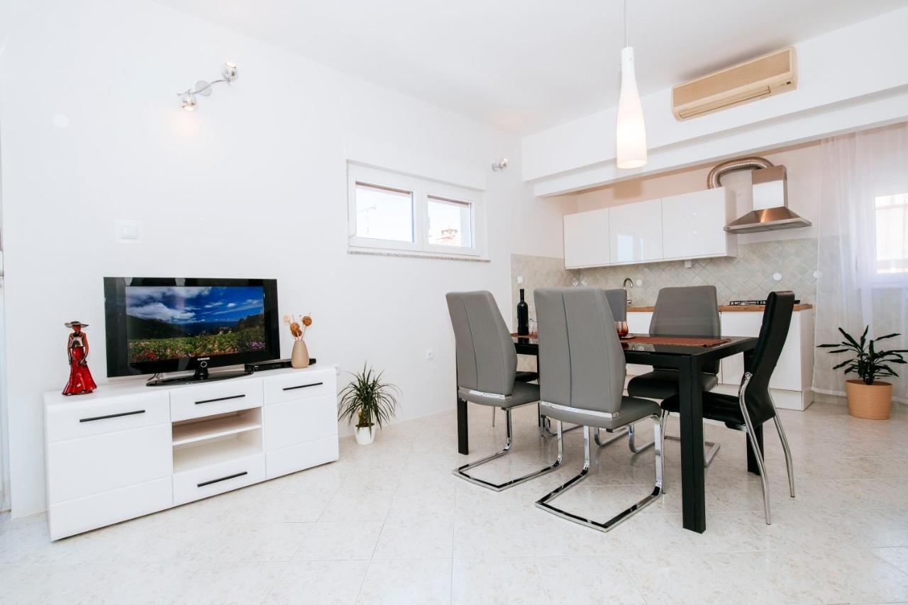 Bayshore Apartment Zara Esterno foto