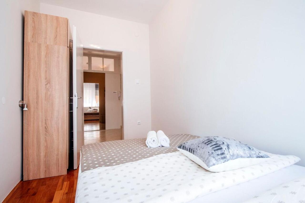 Bayshore Apartment Zara Esterno foto