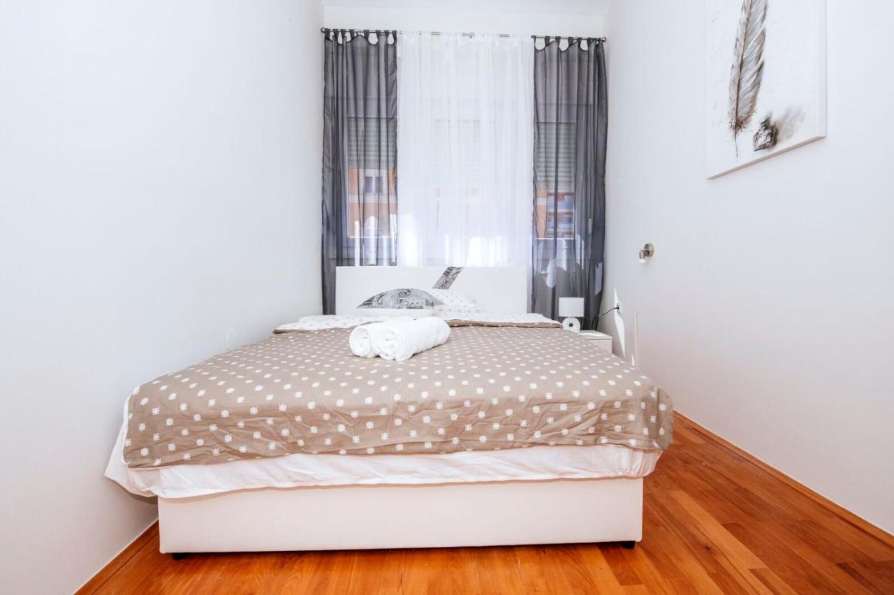 Bayshore Apartment Zara Esterno foto
